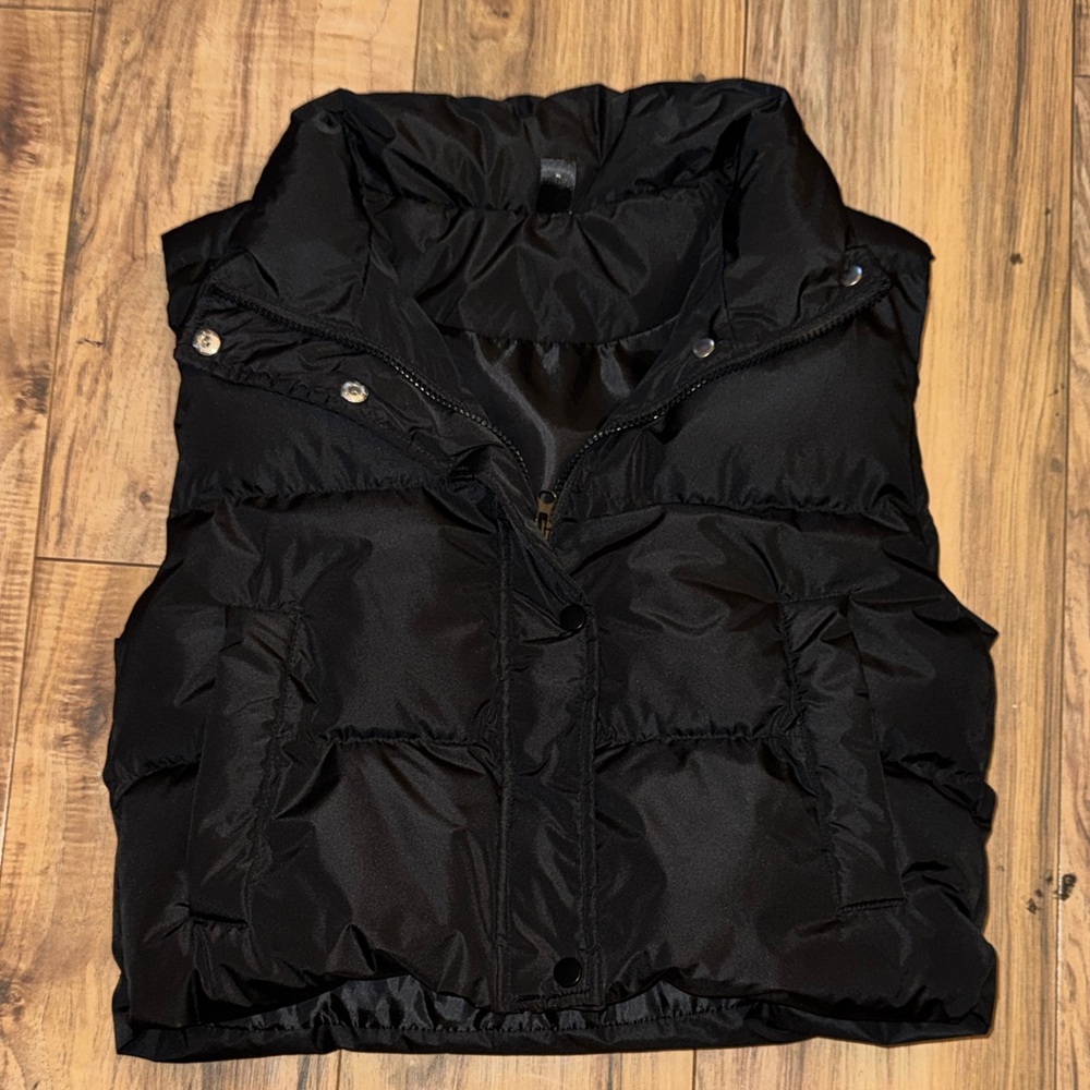 Black cropped Puffer Vest Jacket - Women's‎ Sleeveless Coat